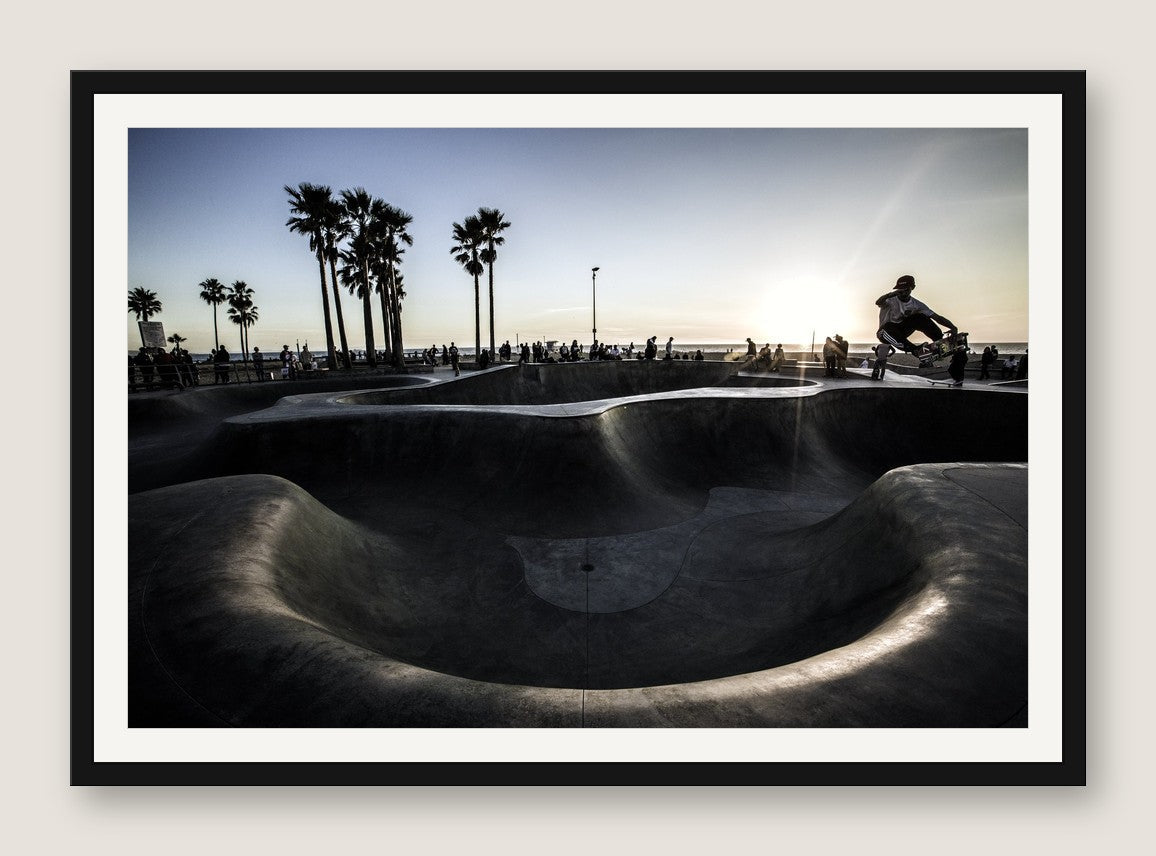 Sunset Skate Bowl - Black Frame
