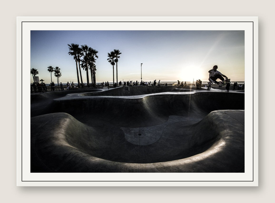 Sunset Skate Bowl - White Frame